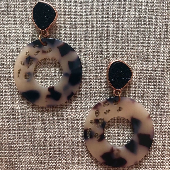 Tres Femmes earrings - Picture 1 of 3